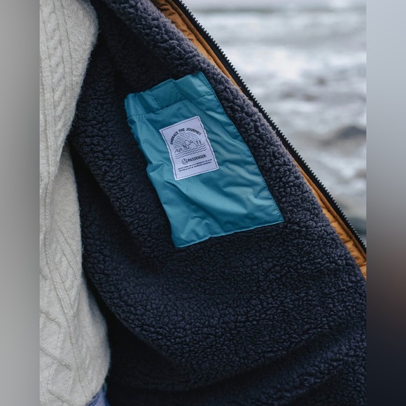 Two-Tone Hooded Dressing Robe - Picture 5 of 6